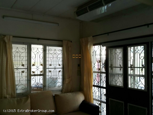 ทาวน์เฮาส์ ม.พิศาล 5 เนื้อที่ 52 ตรว.  6 ห้องนอน เหมาะครอบครัวใหญ่  ทำ office ได้ 