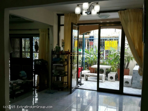 ทาวน์เฮาส์ ม.พิศาล 5 เนื้อที่ 52 ตรว.  6 ห้องนอน เหมาะครอบครัวใหญ่  ทำ office ได้ 