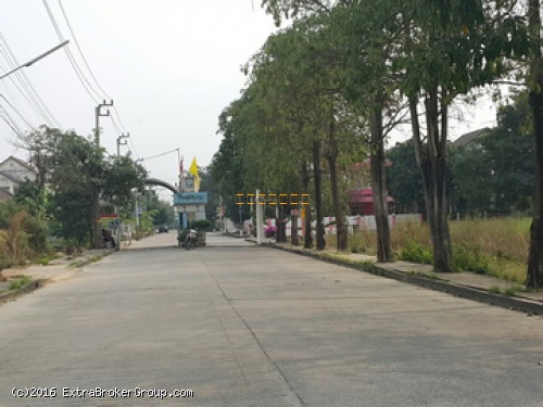 ที่ดิน 128 ตรว. เหมาะปลูกบ้าน สิ่งแวดล้อมดี กว้างติดถนน 27 เมตร ลาดปลาดุก บางบัวทอง  