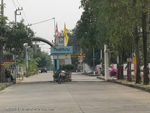 ที่ดิน 128 ตรว. เหมาะปลูกบ้าน สิ่งแวดล้อมดี กว้างติดถนน 27 เมตร ลาดปลาดุก บางบัวทอง  