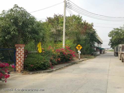ที่ดิน 128 ตรว. เหมาะปลูกบ้าน สิ่งแวดล้อมดี กว้างติดถนน 27 เมตร ลาดปลาดุก บางบัวทอง  