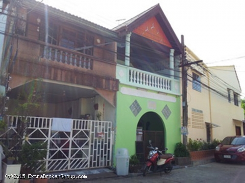 ขายทาวน์เฮาส์ 2 ชั้น เนื้อที่ 17.5 ตรว. ม.เศรษฐกิจ ซ.35 เพชรเกษม  กรุงเทพฯ 