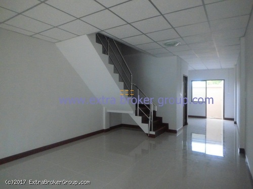 ทาวน์เฮาส์ 2ชั้น ม.ตะวันทอง3 เนื้อที่ 18ตรว. เพชรเกษม81 ทำเลดี 