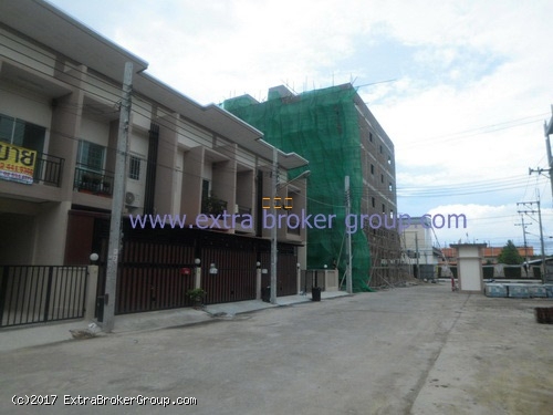 ทาวน์เฮาส์ 2ชั้น ม.ตะวันทอง3 เนื้อที่ 18ตรว. เพชรเกษม81 ทำเลดี 