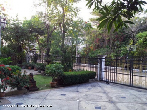 บ้านเดี่ยว  100.5 ตรว.  300 ตรม. ม.ราชพฤกษ์ บางบอน4 – พระราม2  บรรยากาศร่มรื่น เงียบสงบ 