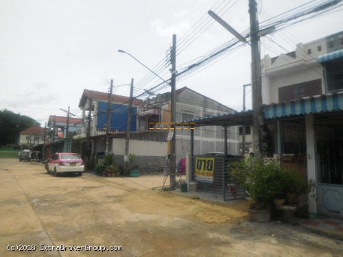 ม.ตวงทอง5  หลังมุม หน้าบ้านโล่ง จอดรถได้หลายคัน 