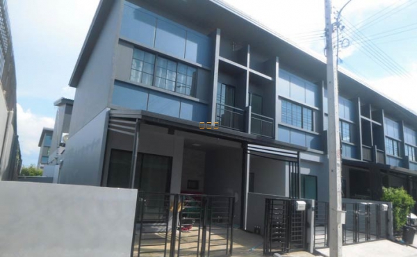 ทาวน์โฮม สิริเพลส รังสิต 23.1ตรว.หลังริม มีบริเวณด้านข้าง