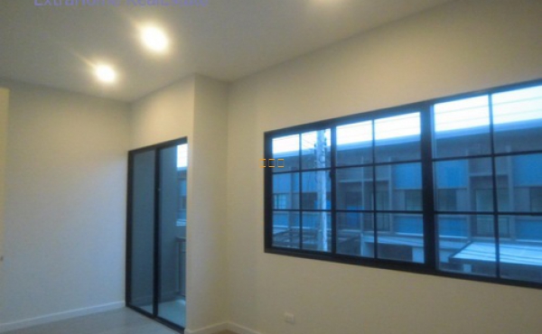 ทาวน์โฮม สิริเพลส รังสิต 23.1ตรว.หลังริม มีบริเวณด้านข้าง
