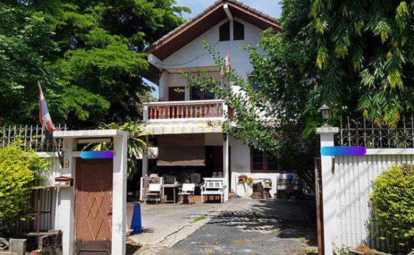 ขายตึก 2 ชั้น 1 หลัง พร้อมกึ่งร้านอาหาร 1.5 ชั้น 1 หลัง 217 วา. ซ.บรมราชชนนี 74 ขนาดที่ดิน 30x28 ม.