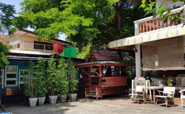 ขายตึก 2 ชั้น 1 หลัง พร้อมกึ่งร้านอาหาร 1.5 ชั้น 1 หลัง 217 วา. ซ.บรมราชชนนี 74 ขนาดที่ดิน 30x28 ม.
