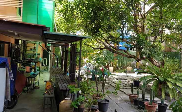 ขายตึก 2 ชั้น 1 หลัง พร้อมกึ่งร้านอาหาร 1.5 ชั้น 1 หลัง 217 วา. ซ.บรมราชชนนี 74 ขนาดที่ดิน 30x28 ม.