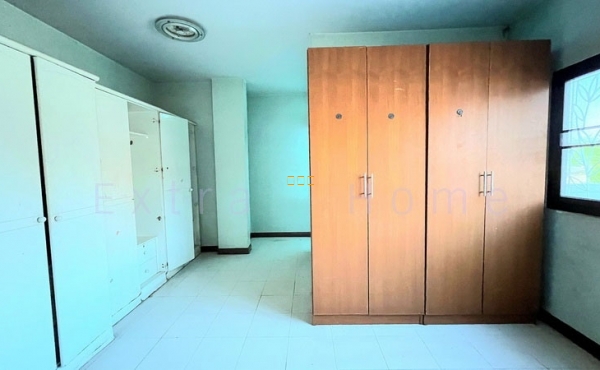 ทาวน์เฮาส์ 3ชั้น เนืัอที่ 28 ตรว.เพชรเกษม56 