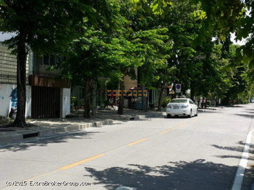 ให้เช่า บ้านพร้อมที่ดิน เนื้อที่ 106 ตรว. ถ.พระราม9 (ศูนย์วิจัย12) ติดถนนหน้าหลัง เหมาะอยู่อาศัย ทำการค้า, หรือสำนักงานoffice ทำเลดี 